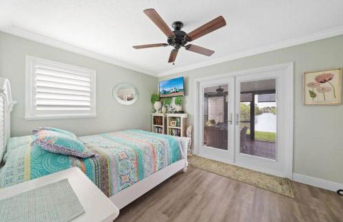 Waterfront Oasis with Private Heated Pool & Dock - Foto 17