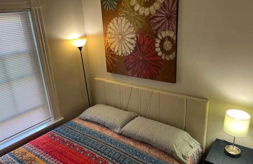 Downtown Beverly 5 Min to Salem - Photo 6