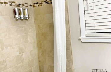 Family Comfort with Graceful Stays - Photo 18