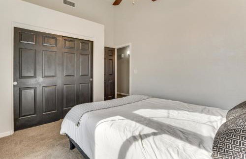 Game Room and Backyard Oasis Avondale Group Getaway - Foto 20