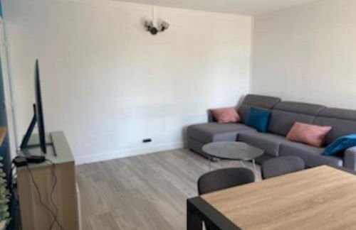 Spacious T3 with balcony - close to town center - Photo 16