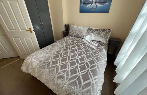 Glastonbury High Street Sanctuary- 2 BD, Sleeps 4 - Photo 11