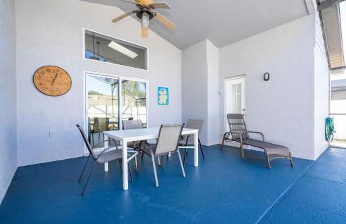 Magical 5-Bedroom Retreat w/ Pool, 3 Ensuite Bedrooms, Near Disney, and Internet! - Foto 49