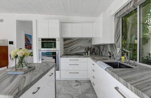 Palm Springs Luxury Home With Pool and Next to Downtown & Airport - Photo 41