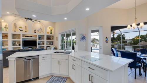 Cape Serenity- Premier Waterfront Villa with Kayaks and Bikes - Foto 3