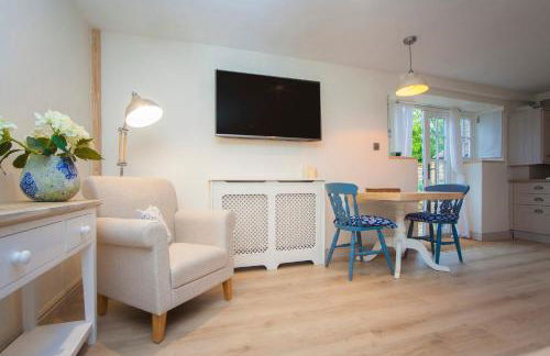 STABLES Stylish comfortable peaceful cottage with parking and outdoor space - Photo 26