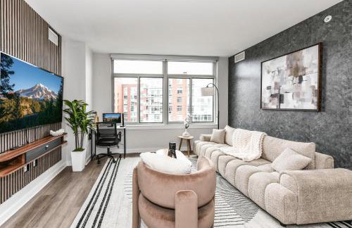 Stylish 2BR Retreat Gym Parkng and Scenic Rooftop - Foto 1
