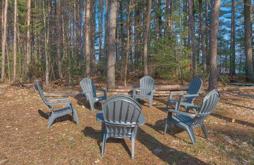 Charming & Cozy Chalet; Minutes to Shanty Creek! - Foto 8