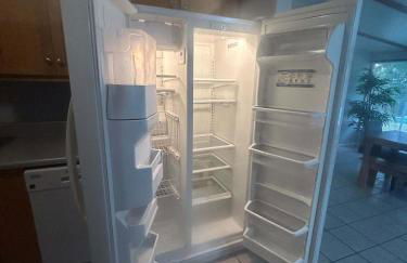 Private Pool & Yard Mins to Dining & University - Foto 58