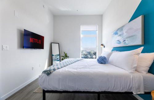 Modern Living, Stunning city views, 1Mile to Dodger Stadium - Photo 26