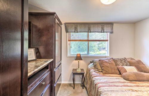 Eureka Tiny Home with Hot Tub and Community Beach! - Foto 17