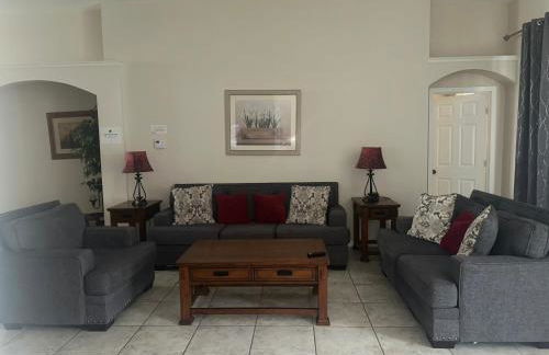 Magical Home with private pool and close to parks - Foto 8