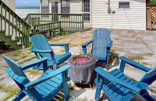 2BR Lakeside Home with Patio, Porch and AC - Foto 22