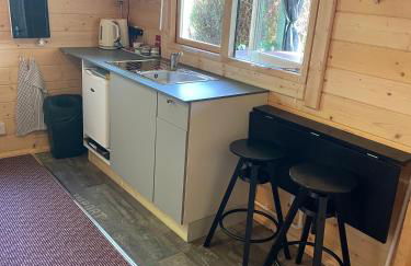 Cosy 2 BR cabin on coast private hot tub ' Driftwood ' - Photo 10