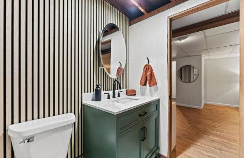 Entertainment Haven w Firepit, Games & Fenced Yard - Foto 19