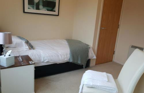 The Sawmills, Carlisle - Spacious 4 Bedroom Family House - Free WiFi - & Parking - Walk to Carlisle Castle - Foto 9