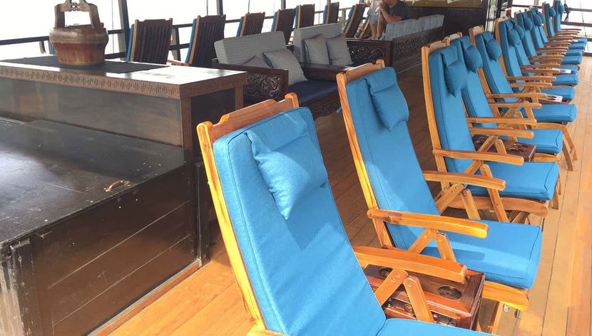 Posti a sedere della coperta dell'imbarcazione