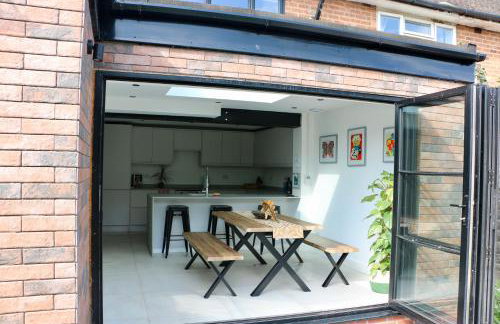 Magpie House BHX NEC HS2 free parking 4 bedrooms - Foto 8