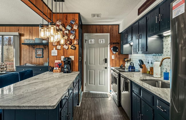 Mountain Magic by Avantstay Firepit Game Room - Pool Table Foosball - Foto 6