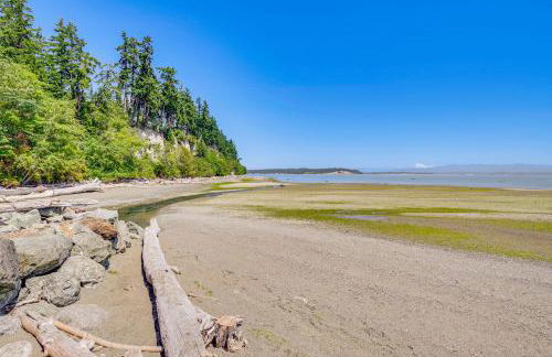 Spacious Camano Home with Hot Tub and Water Views! - Foto 44