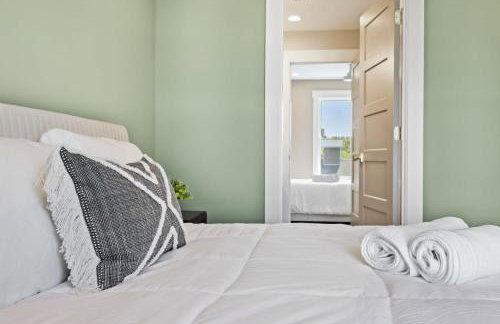 NEW Spacious Clarkson Getaway w Games & Yard - Foto 27