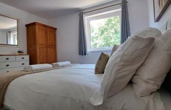 Charming 3 bed near A1 and central Peterborough - Photo 11