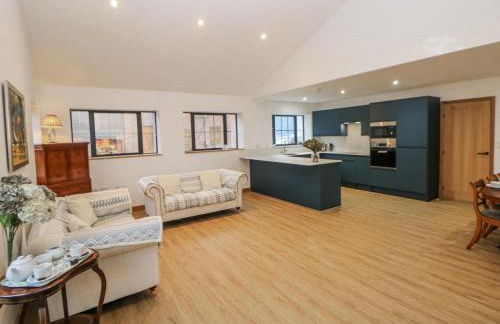 Courtyard View - Photo 4