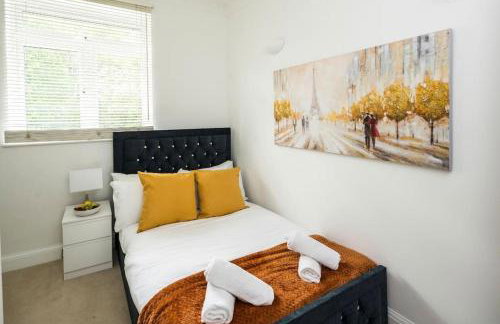 Where Style & Convenience Combine- Photo ID Required - Foto 2