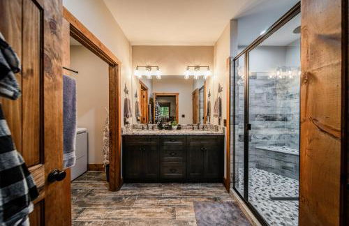 Brand New Build Luxury Mountain Chalet with Hot tub, pool, Game Room, Premium features - Foto 11