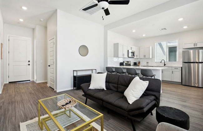 Fresh Modern Home with Pool BBQ - Foto 11