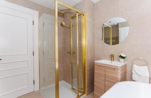 111 By Mayfair - Luxurious 12 Bedroom House, Portrush - Foto 39