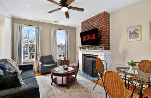 Charming 2nd-Floor Flat 3BR 2BA Free Parking - Foto 1