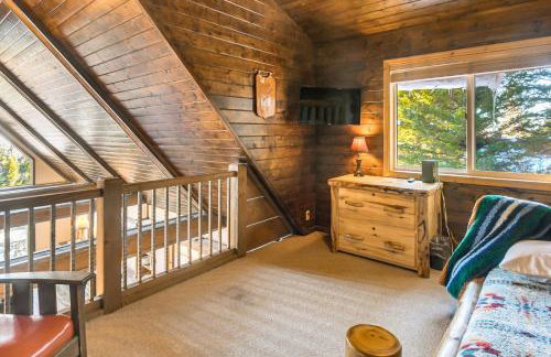 Wyoming Cabin with Hot Tub and Mountain-View Deck - Foto 24