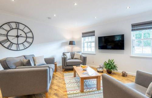 Stylish & Modern Apartment - Photo 1