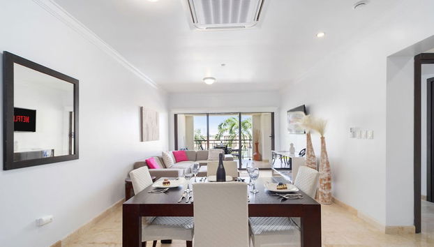 Beautiful 2BR Condo w Large Balcony in Palm Beach - Foto 5, Habitación