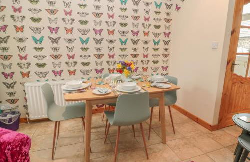 Adams House - Photo 9