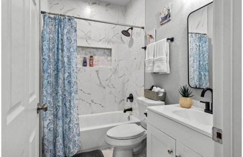 Retreat to a Brand-new Downtown Home 4br/3ba! - Foto 37