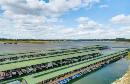 Scenic View! Lake Travis Cabin Near Pools and Marina - Foto 45