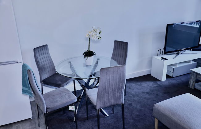 Captivating 1-bed Apartment in Nottingham - Photo 16