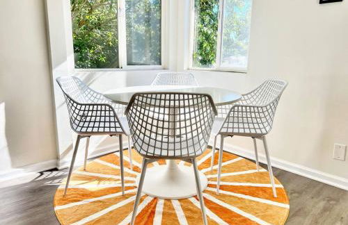 Groovy Getaway Retro Vibes in North Park, SD - Foto 26