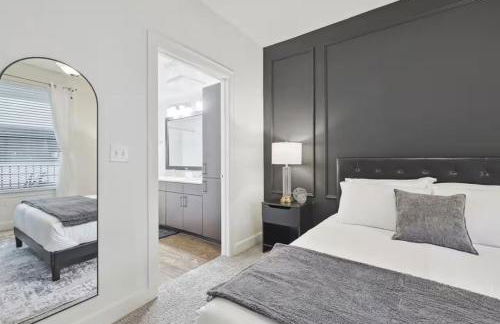 Chic and Stylish 2B near Legacy West Wi-Fi Fitness Pool 2260 - Foto 13