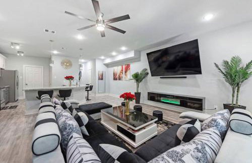 Spacious Modern Townhome w Indoor Court, King Beds & Huge TVs! - Foto 6