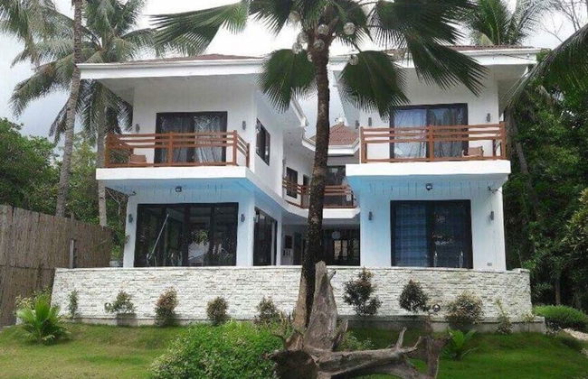 The Whitehouse by the Sea - Photo 48