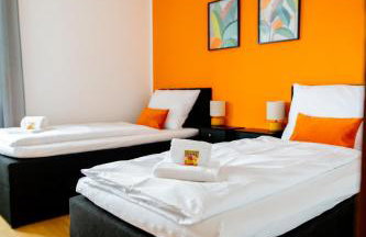 C4S -COME4STAY -InnHarmony- Stilvoll eingerichtetes Apartment für bis zu 8 Personen - Hochwertige Betten I voll ausgestattete Küche I Balkon I Badezimmer I WLAN I Smart TV - Foto 2