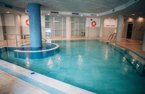 Luxury 3 Bedrooms, Private Heated Pool - EHHouse - Photo 9