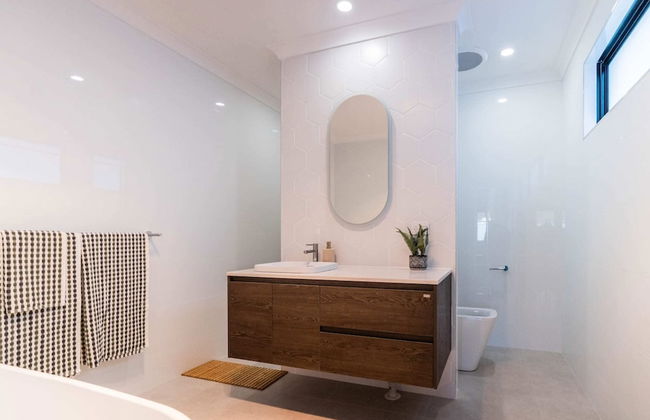 Beautiful 4BR Family Home With Patio and Parking! - Foto 24