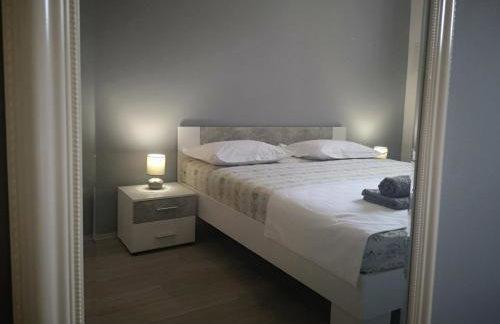 Pia Apartments - Photo 16