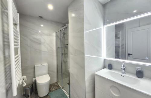 New! Designer apartment in center with fast Wi-fi - Photo 20