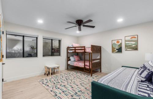 3BR Retreat with Heated Pool, BBQ and Mountain Views - Foto 33