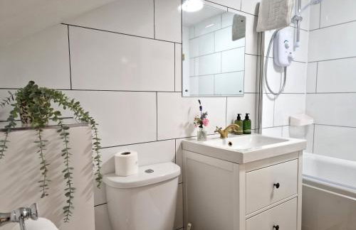 Cowman's Cottage - Photo 13